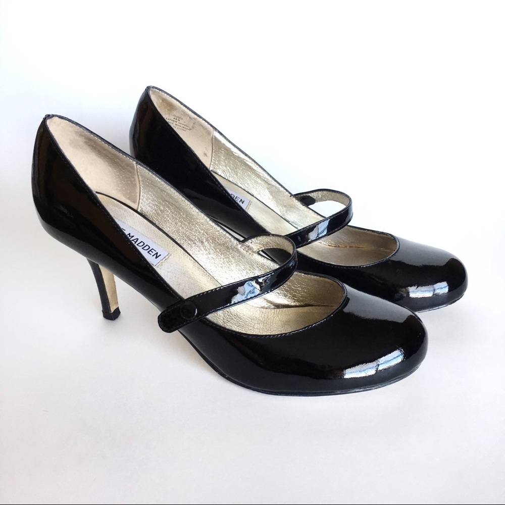 Steve Madden black patent leather round toe pumps